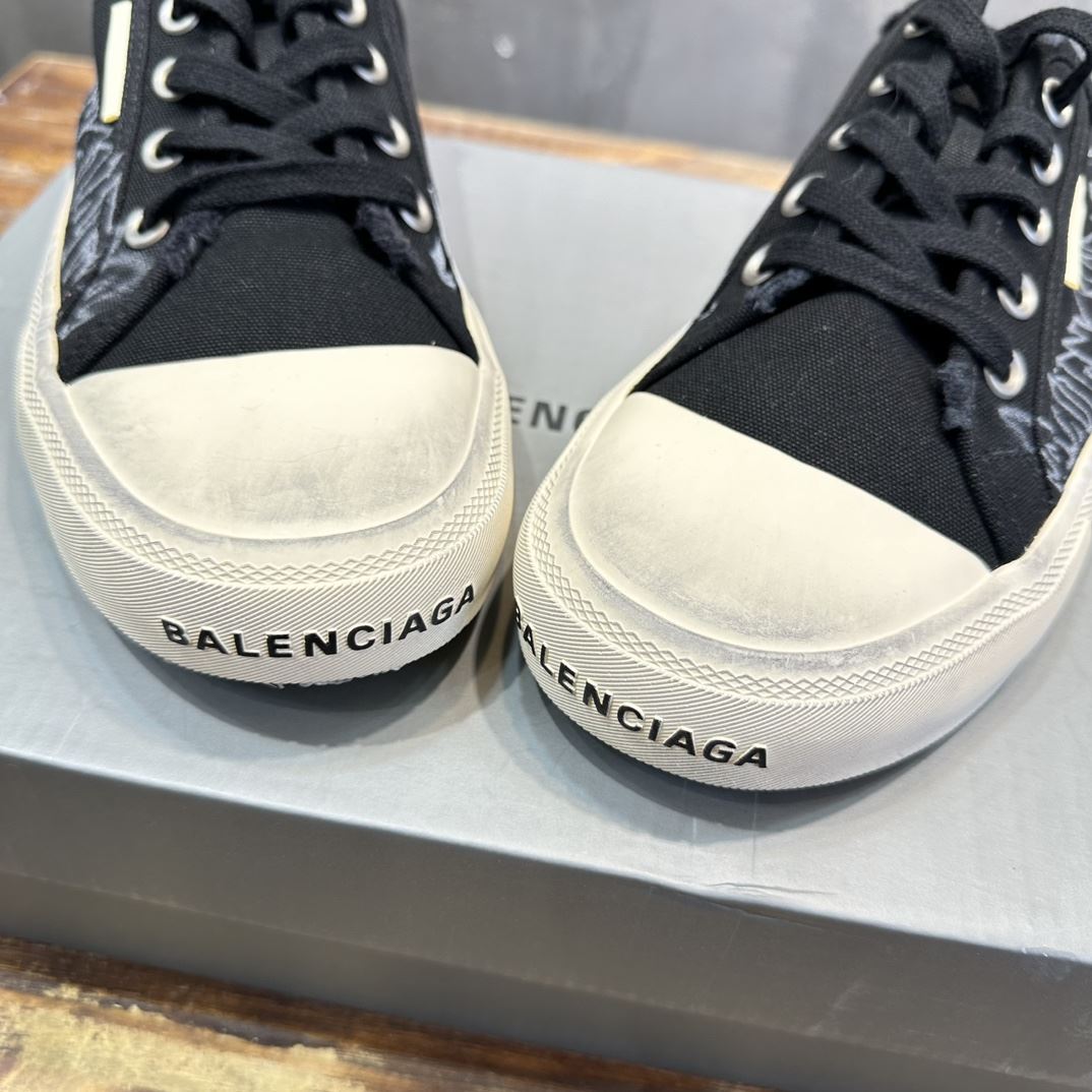 Balenciaga Slippers